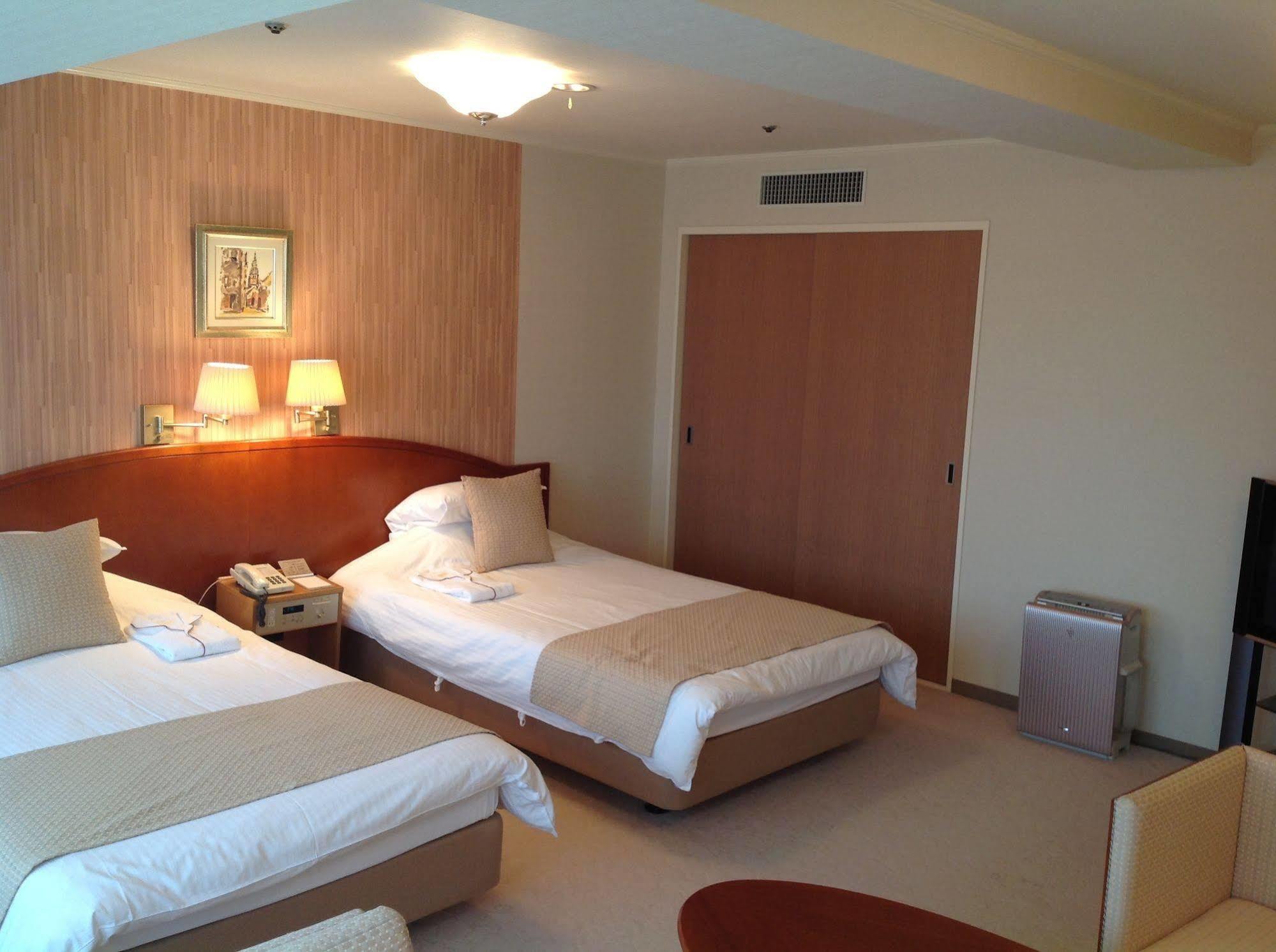 Okayama Plaza Hotel Exterior photo